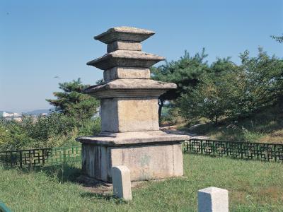 하리 삼층석탑(下里 三層石塔)