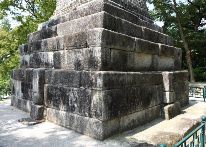 신륵사 다층전탑(神勒寺 多層塼塔)