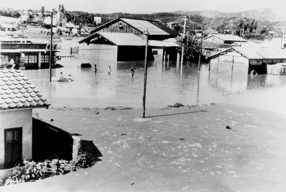 1972년 대홍수로 물에 잠긴 시가지 이미지