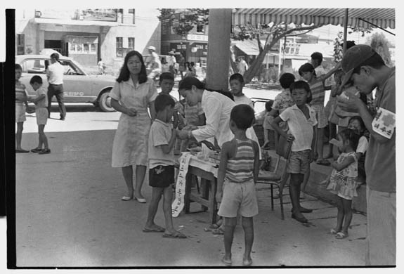 1972년 대홍수 수해지구 예방접종 이미지