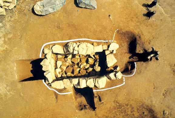 매룡리에서 발굴 조사된 석곽묘 이미지